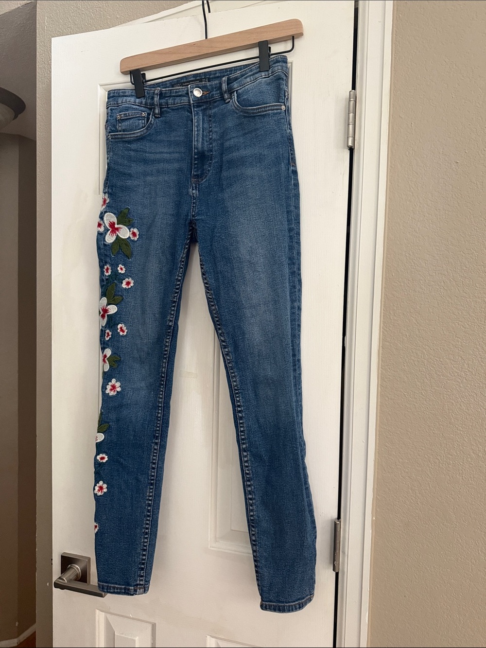 Zara High-Rise Trafaluc Embroidered Skinny Jeans US Size 6 EUR 38 MEX 28